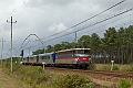 Vu au nord de Morcenx, la BB 9313 achemine les X2228, X2229 et X2222 pour Pau le 13.09.2008